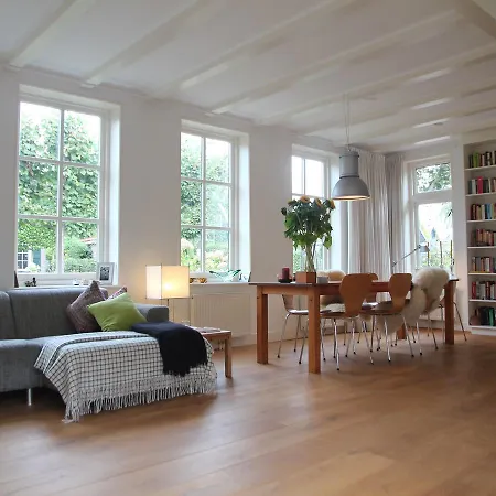 펜션 Pleasant In With Garden Grootschermer